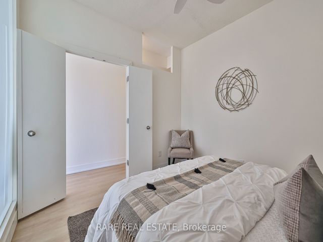 607 - 1638 Bloor St W
