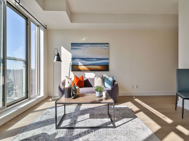 607 - 1638 Bloor St W