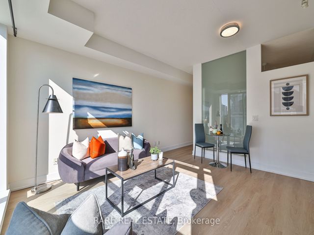 607 - 1638 Bloor St W