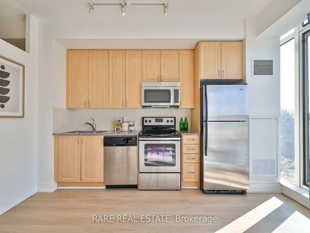 607 - 1638 Bloor St W