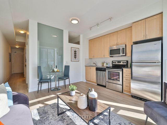 607 - 1638 Bloor St W