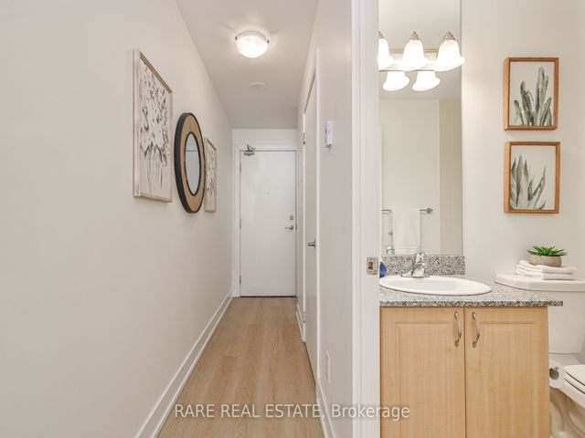607 - 1638 Bloor St W