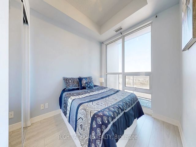 2005 - 2220 Lake Shore Blvd W