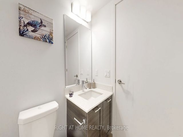 2005 - 2220 Lake Shore Blvd W