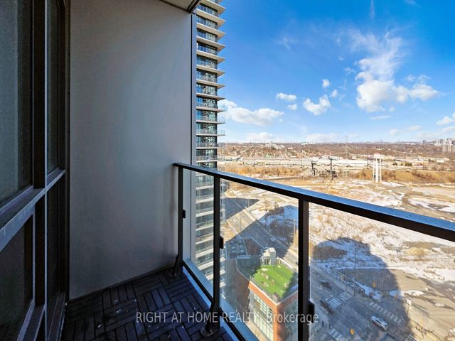 2005 - 2220 Lake Shore Blvd W