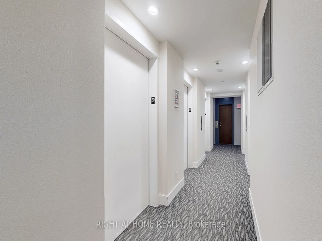 2005 - 2220 Lake Shore Blvd W