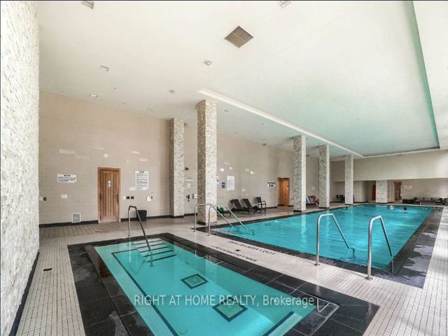 2005 - 2220 Lake Shore Blvd W