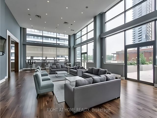 2005 - 2220 Lake Shore Blvd W
