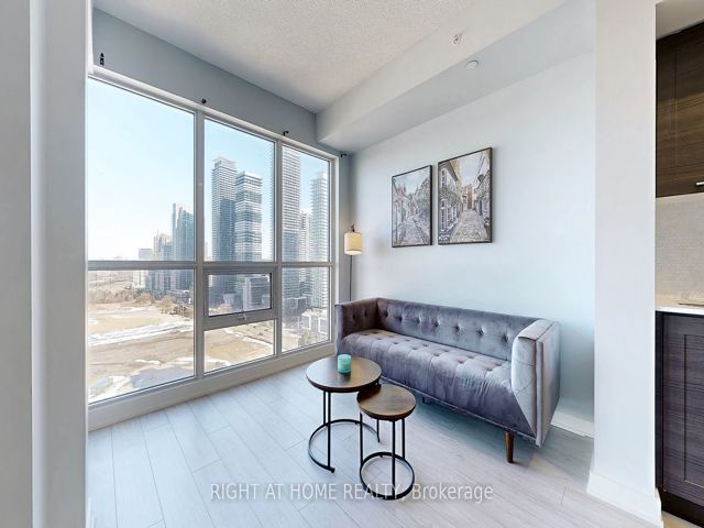 2005 - 2220 Lake Shore Blvd W