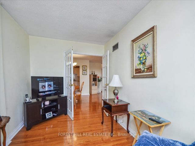 1410 - 362 The East Mall St