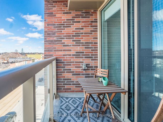 422 - 1787 St Clair Ave W