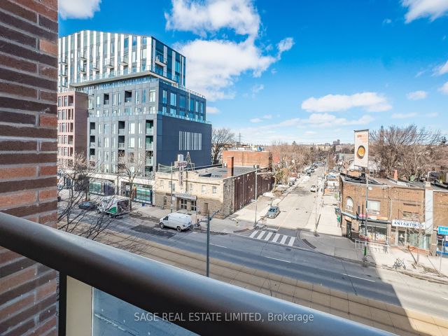 422 - 1787 St Clair Ave W