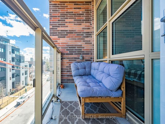 422 - 1787 St Clair Ave W