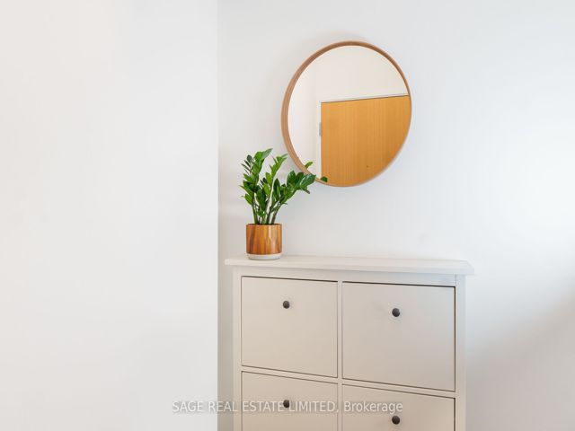 422 - 1787 St Clair Ave W