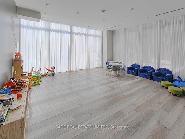 422 - 1787 St Clair Ave W
