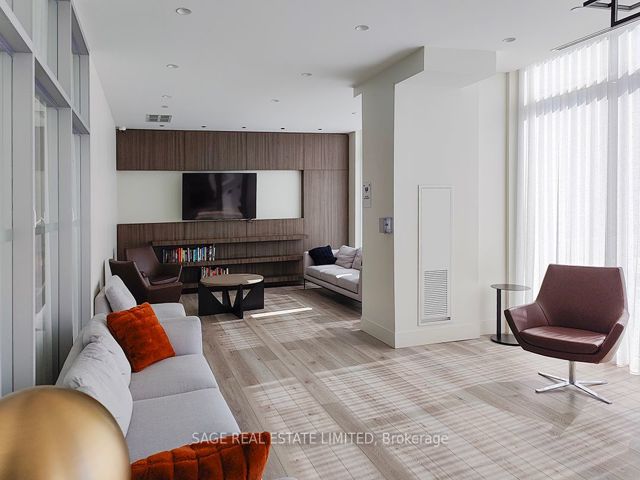 422 - 1787 St Clair Ave W