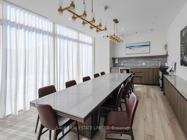 422 - 1787 St Clair Ave W