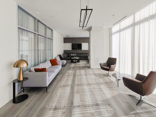 422 - 1787 St Clair Ave W