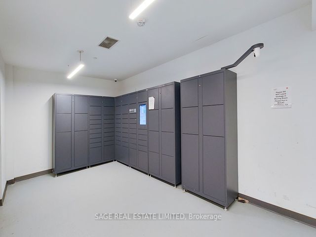 422 - 1787 St Clair Ave W