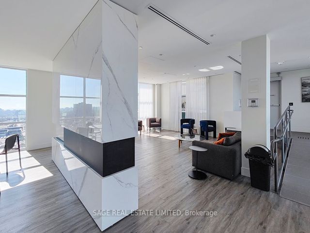 422 - 1787 St Clair Ave W