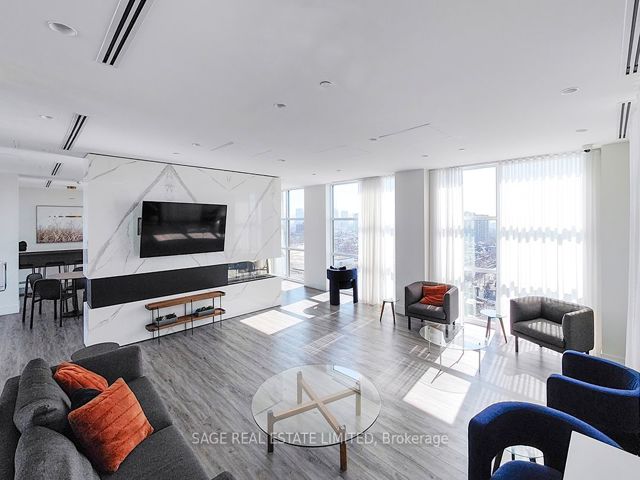 422 - 1787 St Clair Ave W