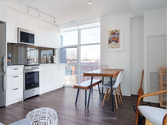 422 - 1787 St Clair Ave W