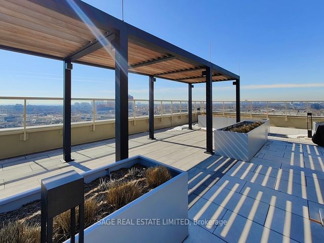 422 - 1787 St Clair Ave W