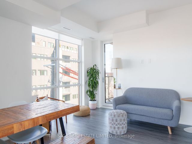 422 - 1787 St Clair Ave W
