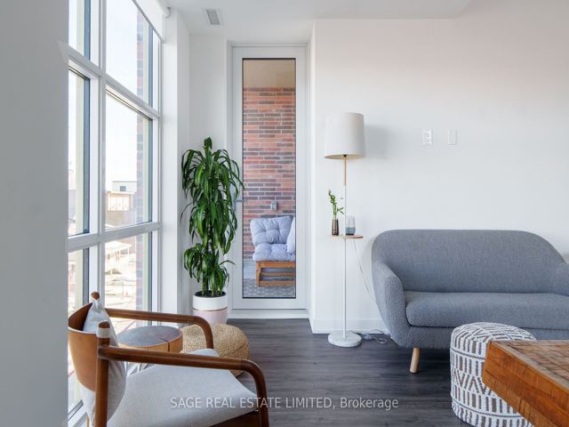 422 - 1787 St Clair Ave W