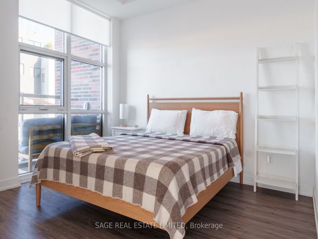 422 - 1787 St Clair Ave W