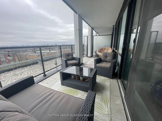 425 - 50 George Butchart Dr
