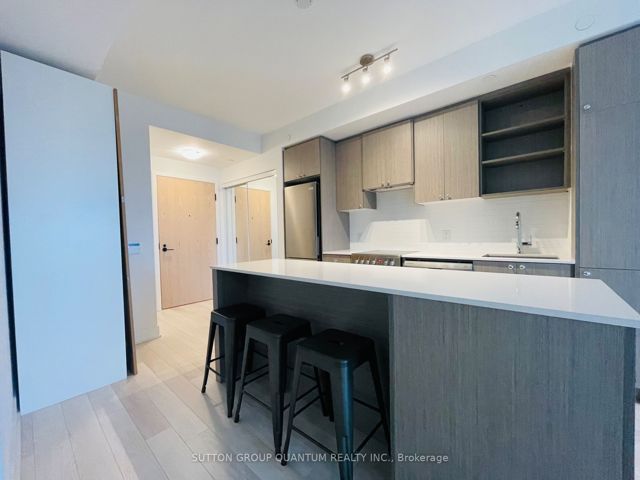 425 - 50 George Butchart Dr