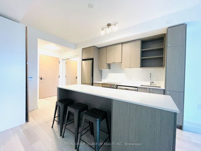 425 - 50 George Butchart Dr