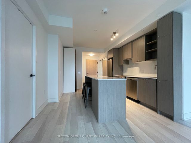 425 - 50 George Butchart Dr