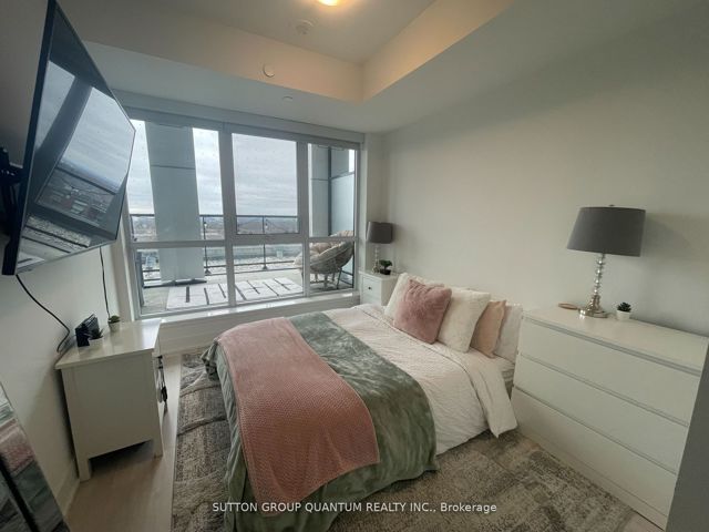425 - 50 George Butchart Dr