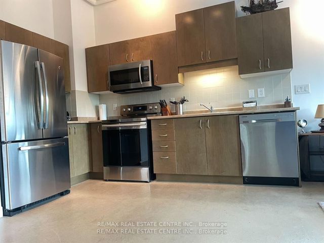 202 - 2 Fieldway Rd