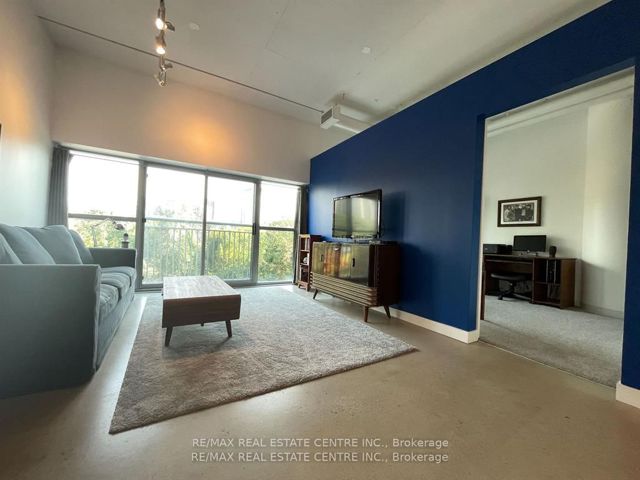202 - 2 Fieldway Rd