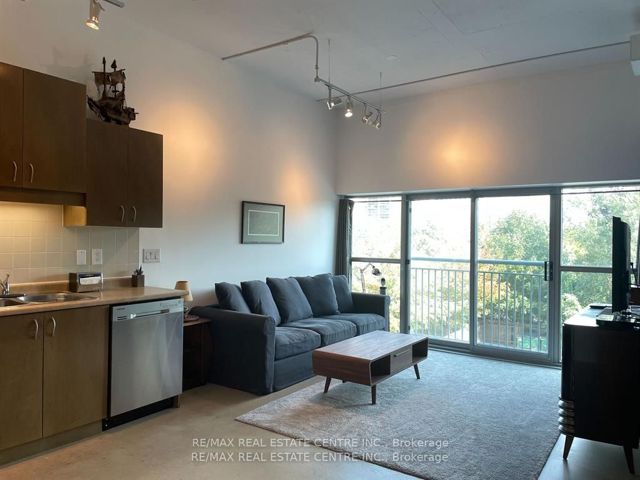 202 - 2 Fieldway Rd