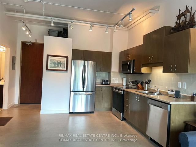 202 - 2 Fieldway Rd