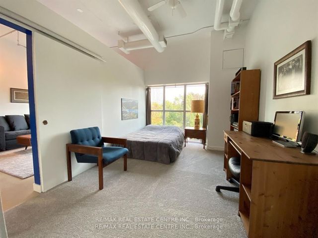 202 - 2 Fieldway Rd
