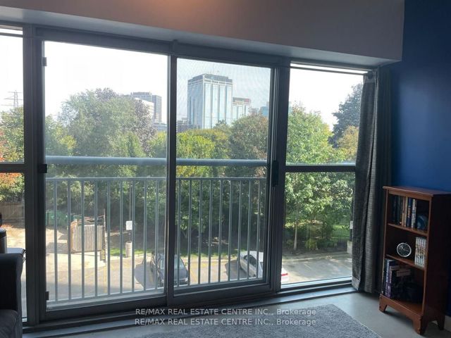 202 - 2 Fieldway Rd