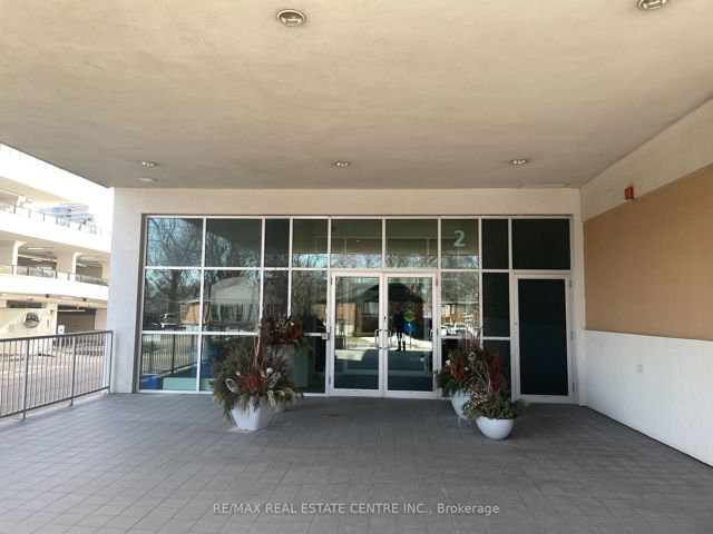 202 - 2 Fieldway Rd
