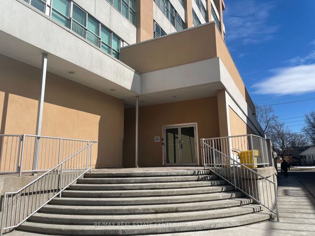 202 - 2 Fieldway Rd