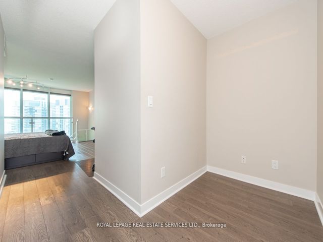 2301 - 155 Legion Rd N