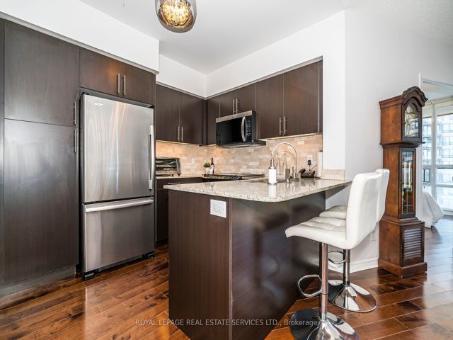 1807 - 15 Legion Rd