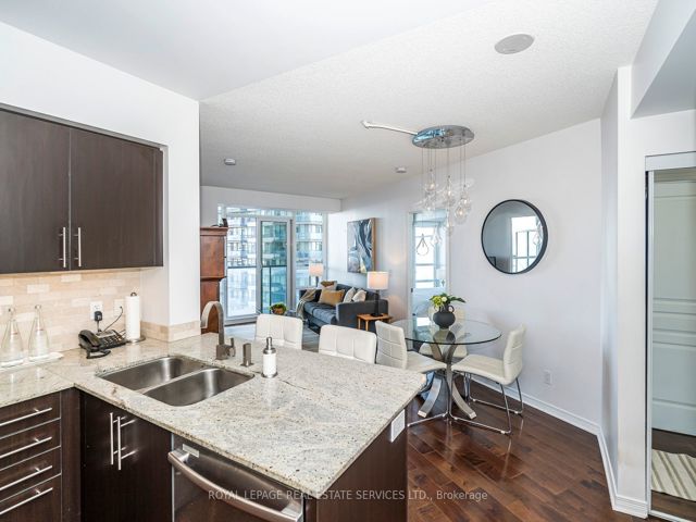 1807 - 15 Legion Rd