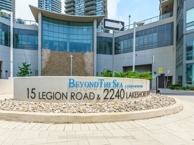 1807 - 15 Legion Rd
