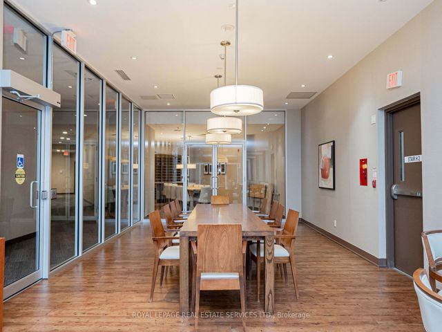 1807 - 15 Legion Rd