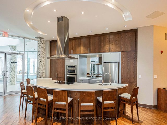 1807 - 15 Legion Rd