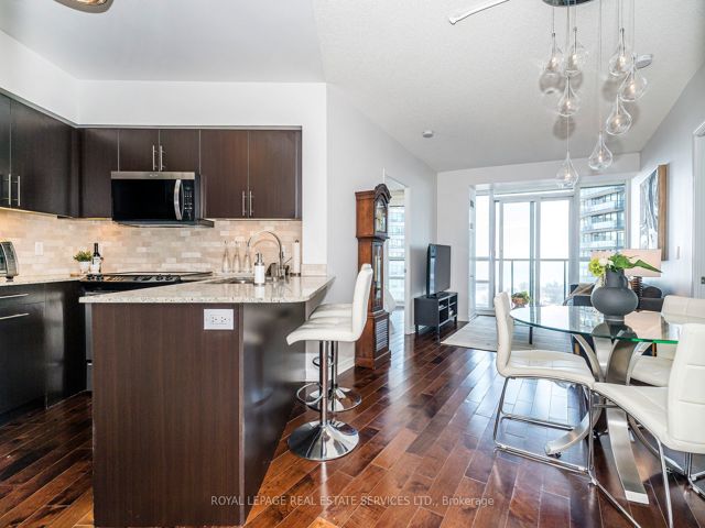 1807 - 15 Legion Rd